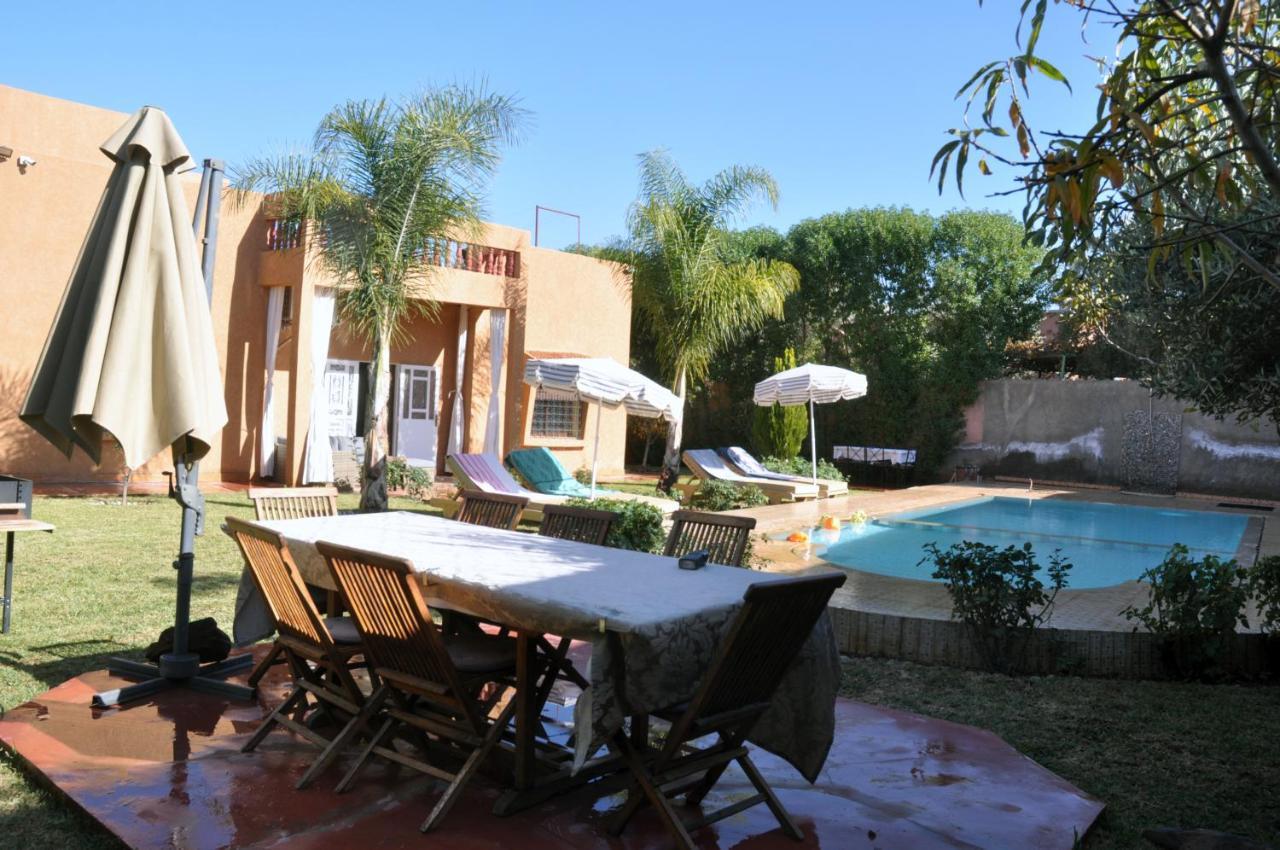 Jolie Moderne Avec Piscine Privee. *