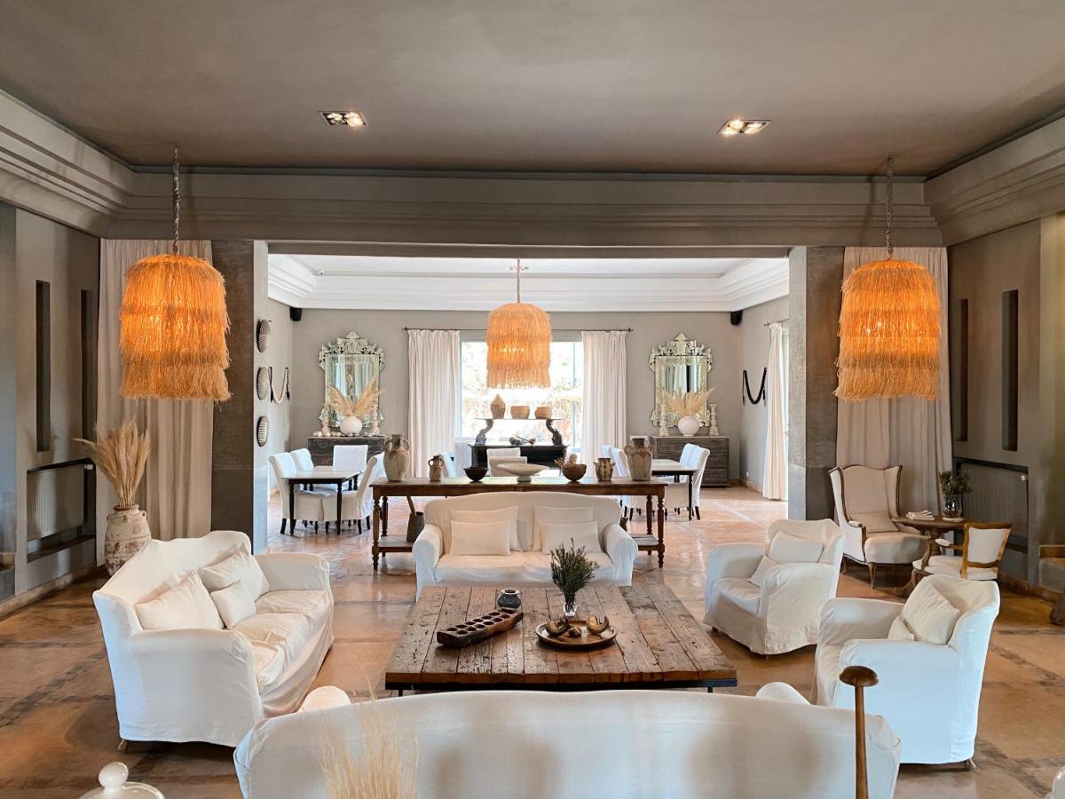 Villa Singuliere By Louhou Collection *