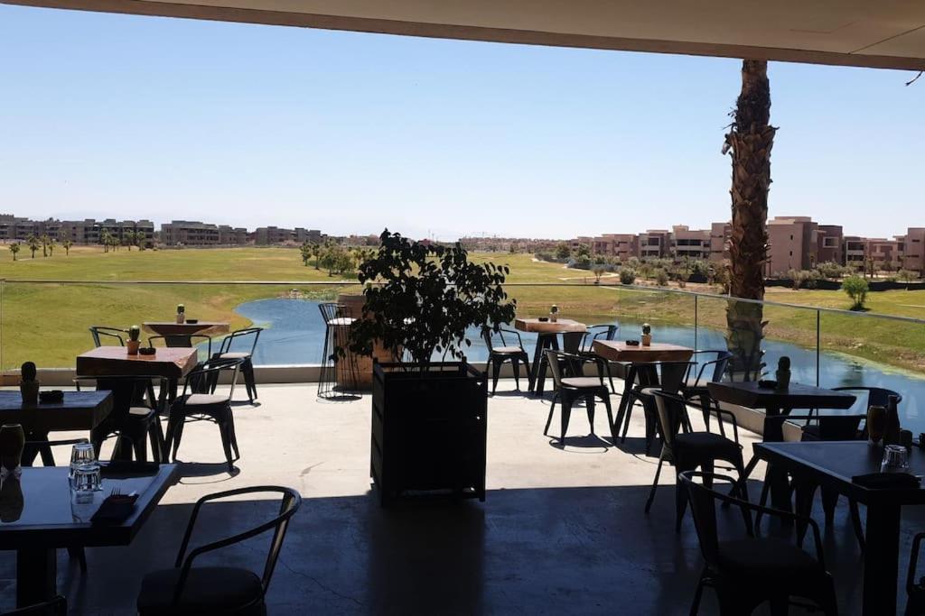 Very Charming Home, Garden, Great Location, Golf View & Direct Access Pool Apartment