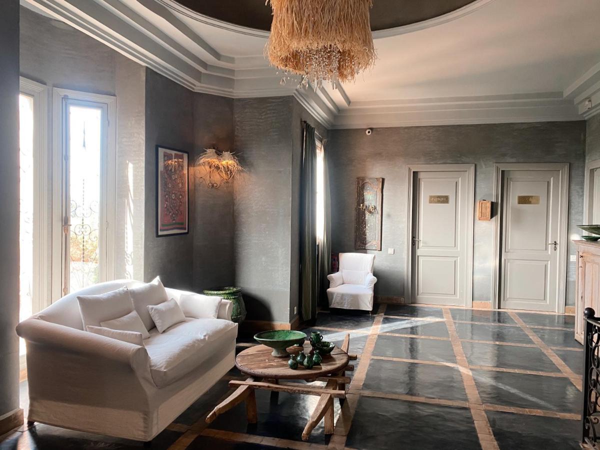 Villa Singuliere By Louhou Collection *