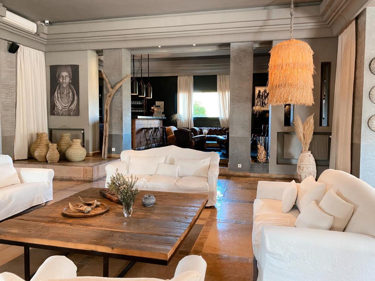 Villa Singuliere By Louhou Collection