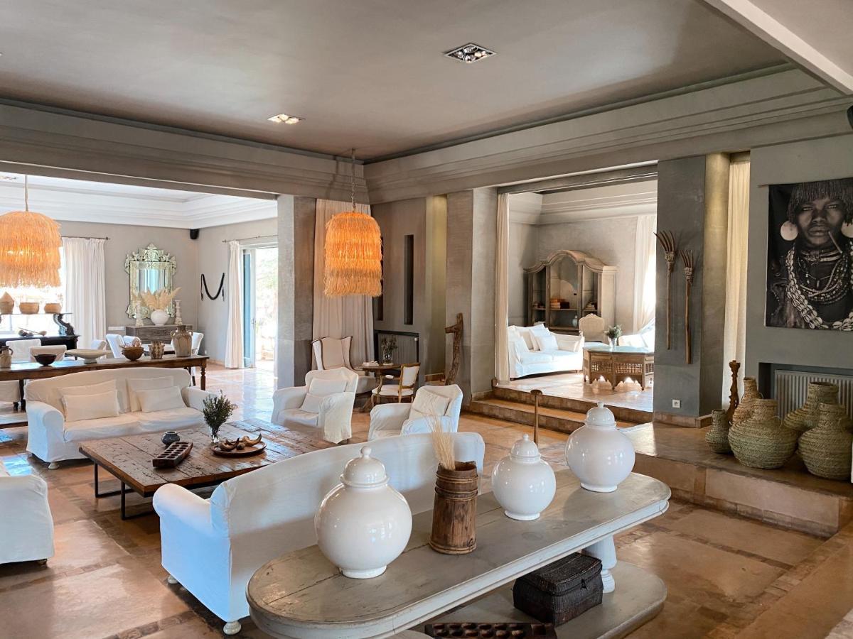 Villa Singuliere By Louhou Collection