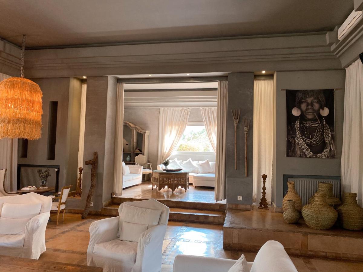 Villa Singuliere By Louhou Collection *