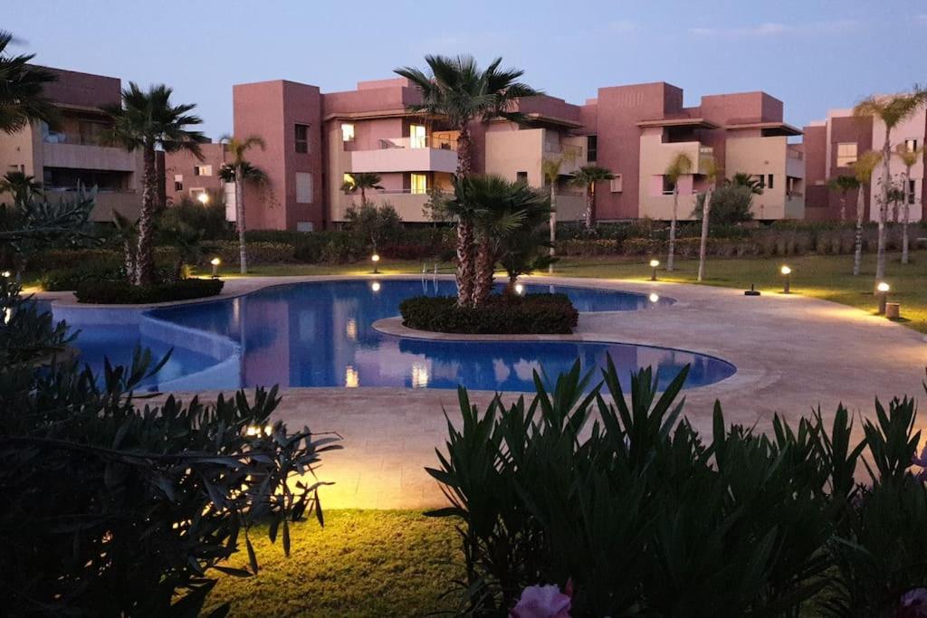 Very Charming Home, Garden, Great Location, Golf View & Direct Access Pool Apartment *