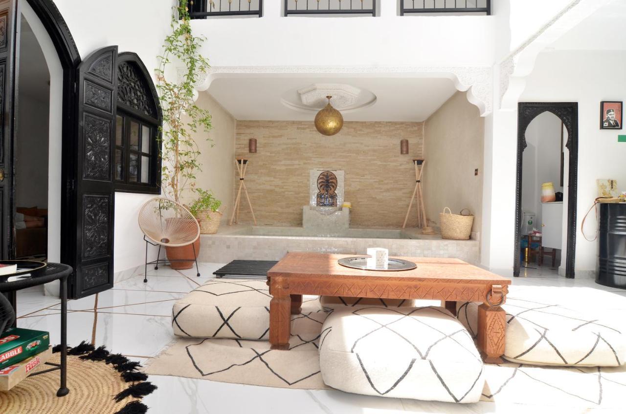 Riad Sr 3 Riad *
