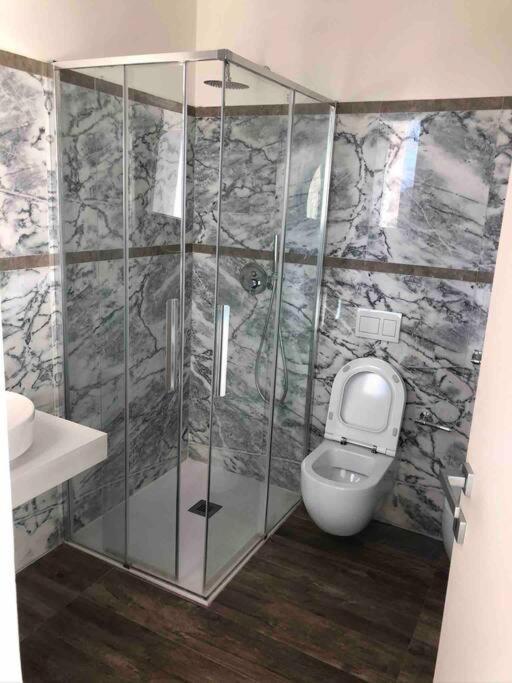 Villa Di 550 Mq Con 4 Piscina E Terrazza Panoramica *