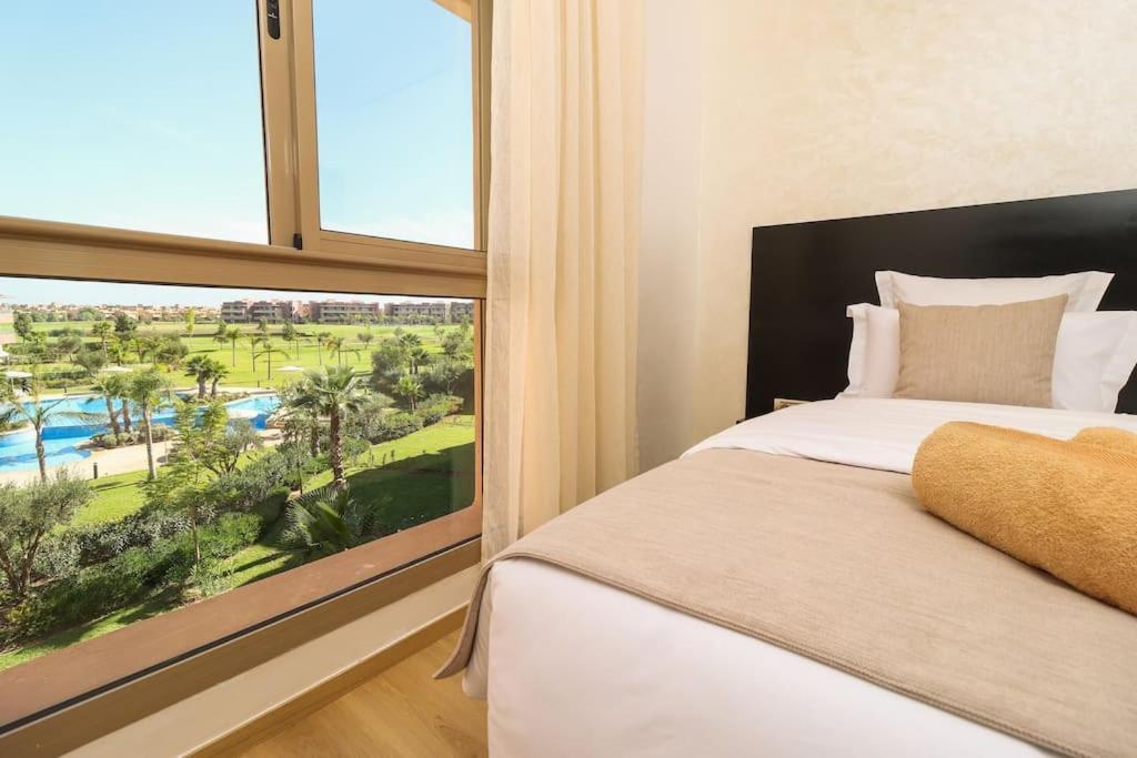 Cosy Appartemt Vue Sur Golf Et Montagne Apartment