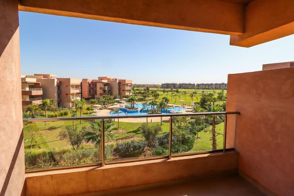 Cosy Appartemt Vue Sur Golf Et Montagne Apartment
