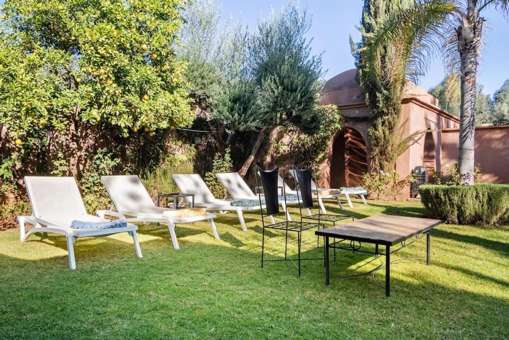 Pauline With Private Pool & Garden, Service And No Insight. Pousada *