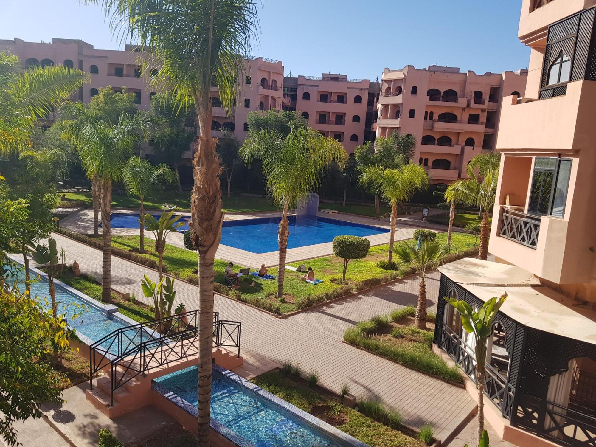 Un Moderne Chic Vue Sur Piscine Marrakesh
