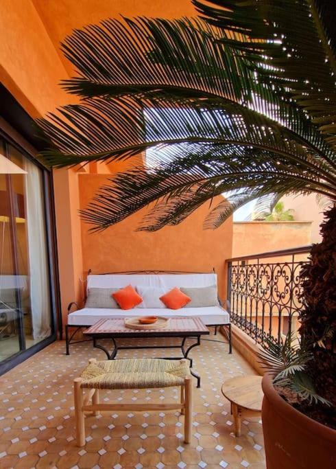 Raffine Idealement Situe Avec Piscine Apartamento