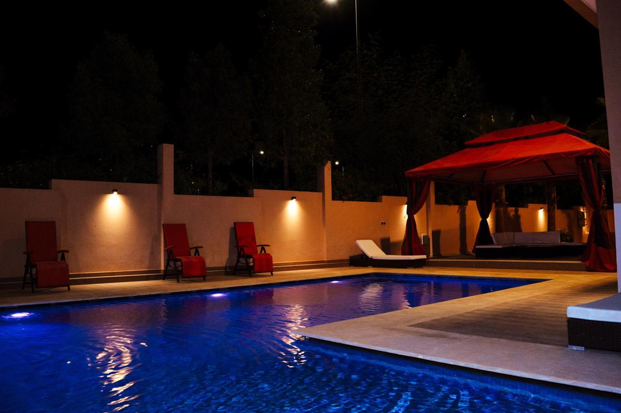Arabic House Pool & *