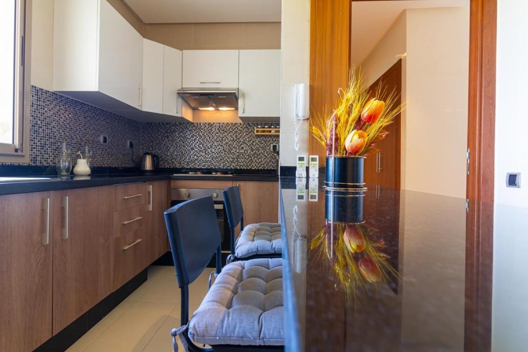 Luxury 2 Bedrooms Apartment *