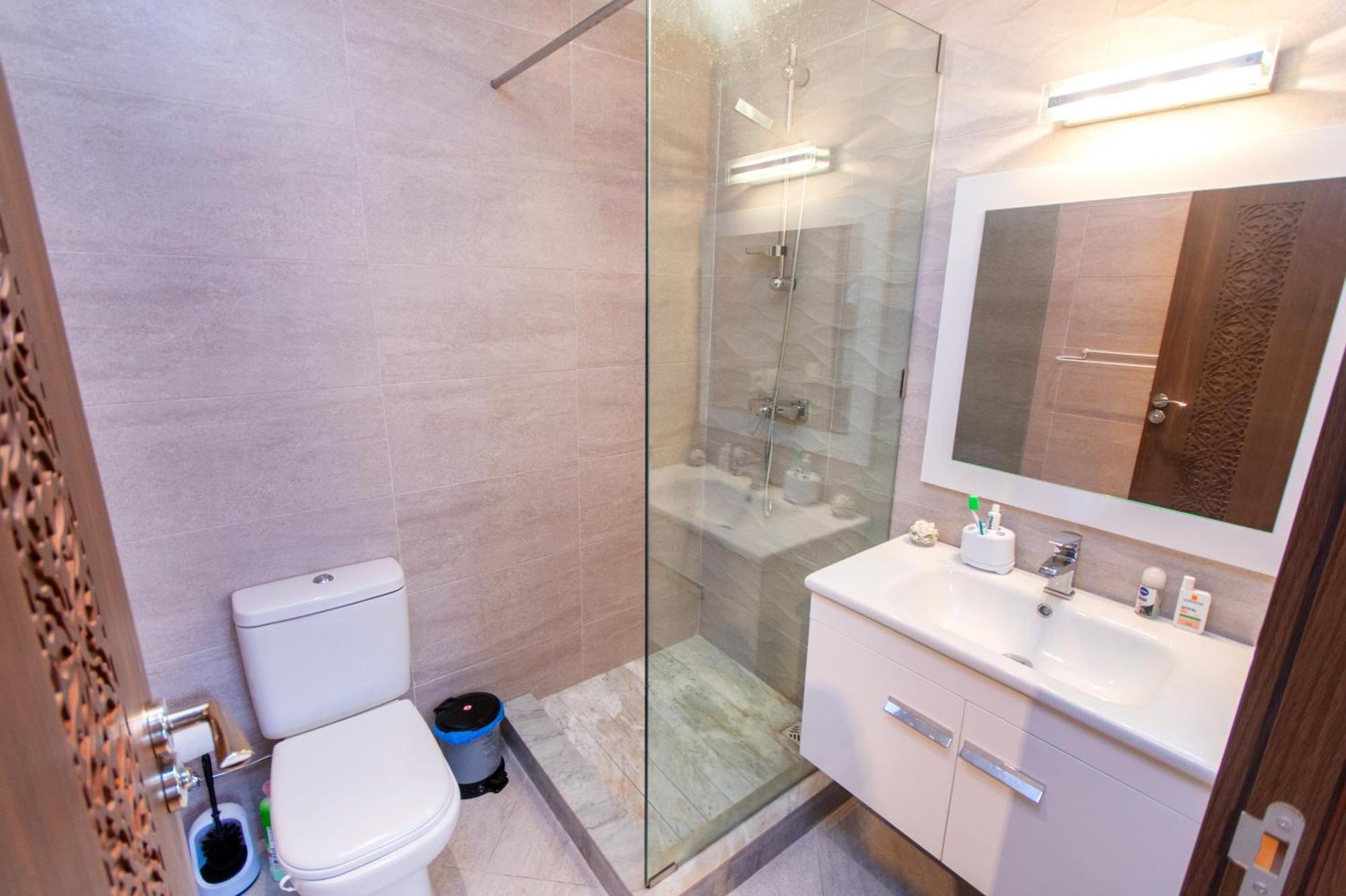 Apartment 10 Min Menara Airport, Con Piscina *