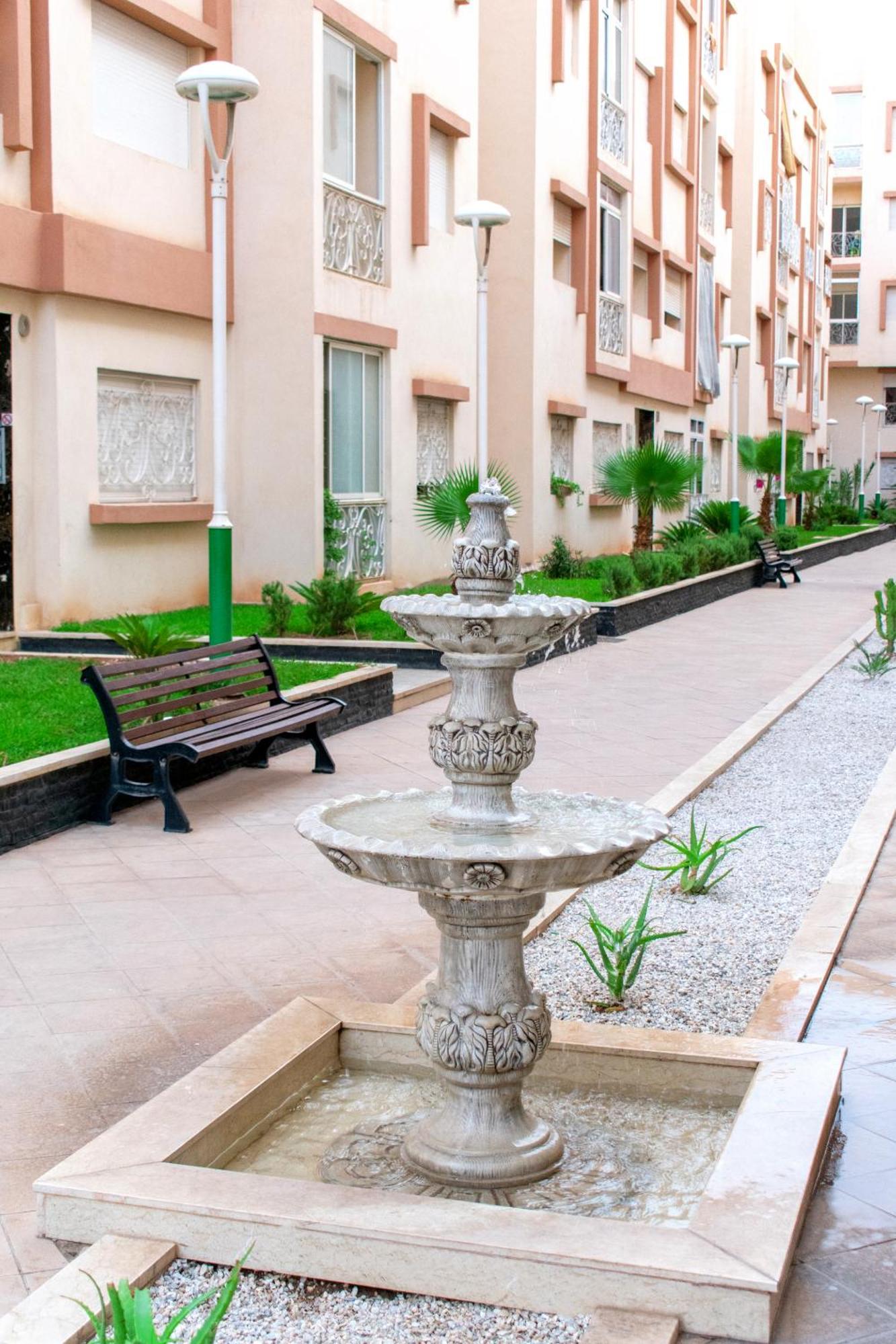 10 Min Menara Airport, Con Piscina Apartment