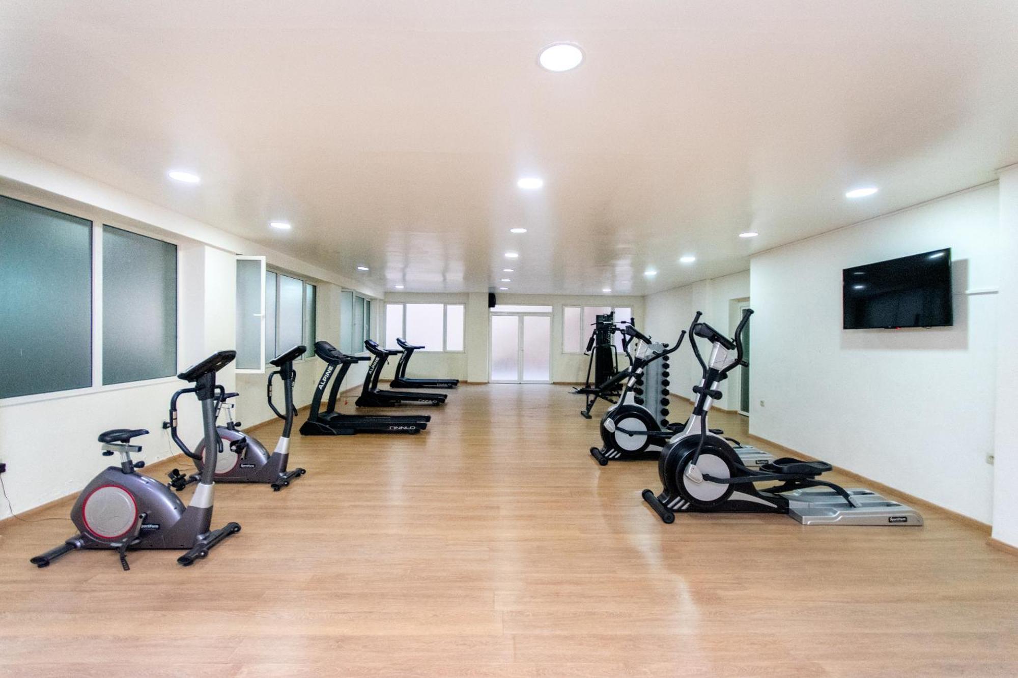 Apartment 10 Min Menara Airport, Con Piscina *
