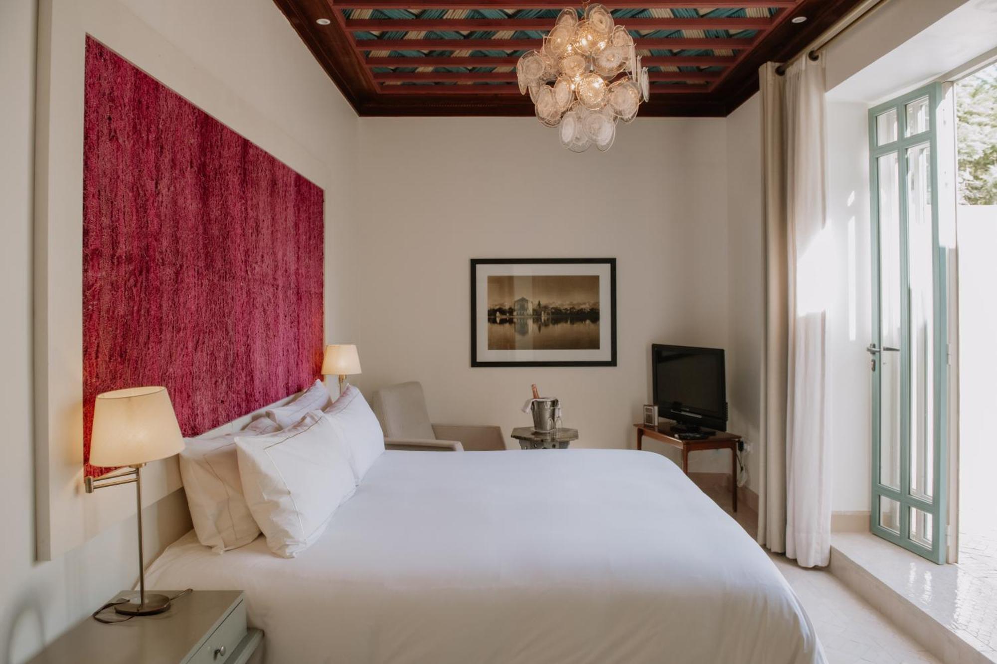 Les Deux Tours Hotel