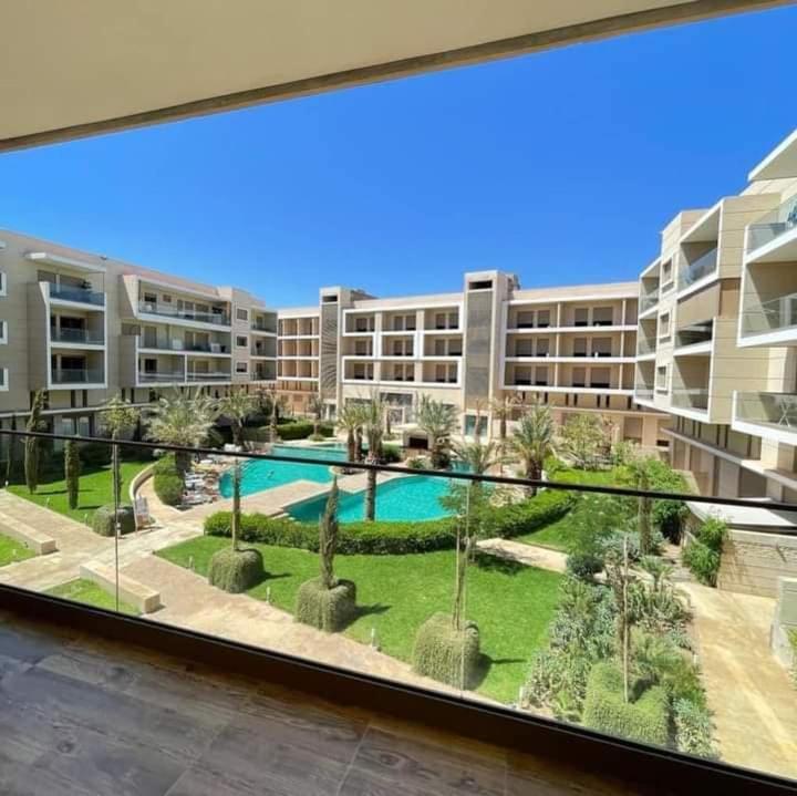 Sunny Pool View Apartment Marrakesh