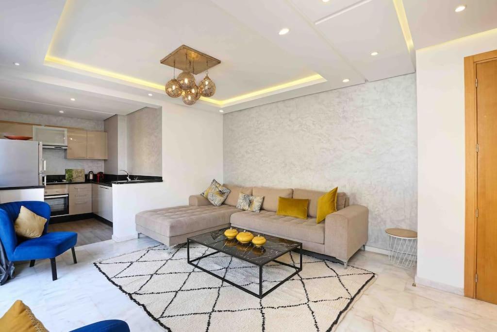 Elegant And Modern With Location Apartment *