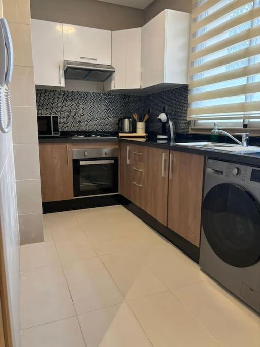 Jubaea Youmna Apartment *
