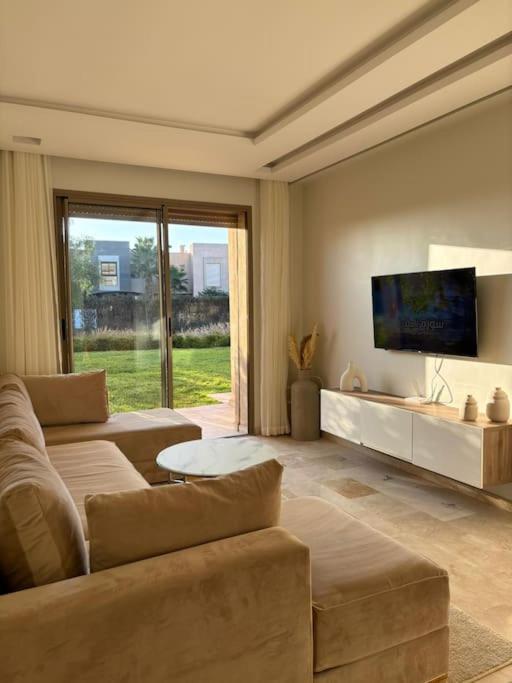 Jubaea Youmna Apartment