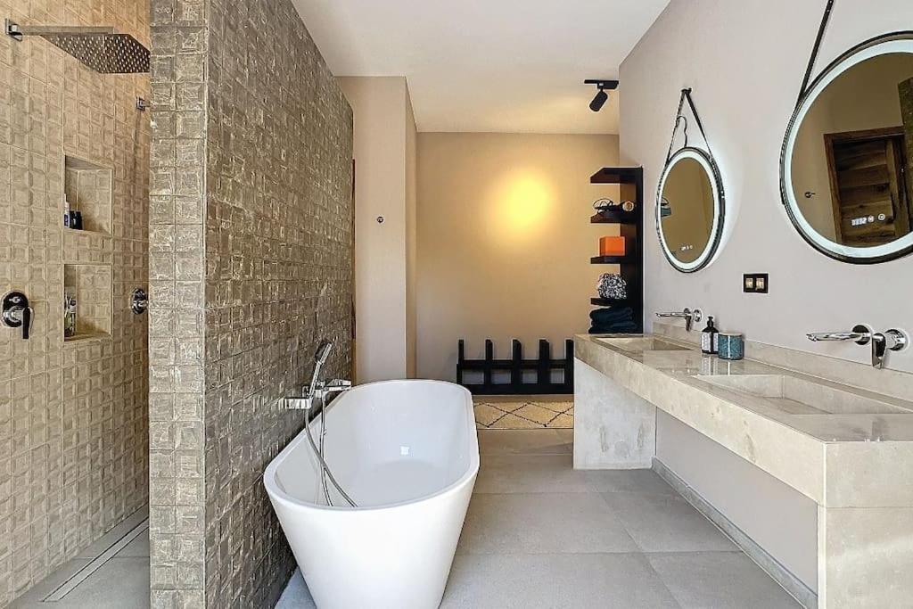 Villa Blanca Au Golf De Noria, Piscine Chauffee *