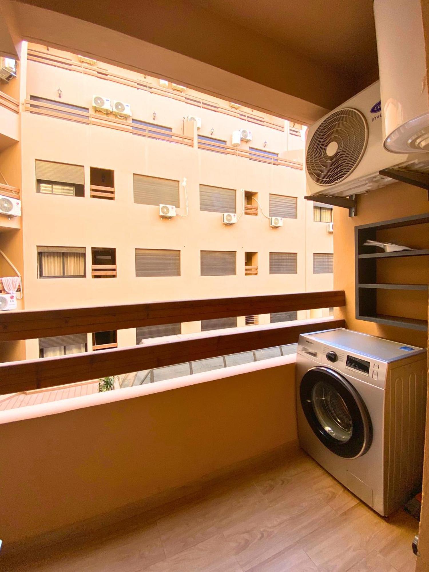 Le Modern Et Avec Piscine Et Parking Prive Apartment