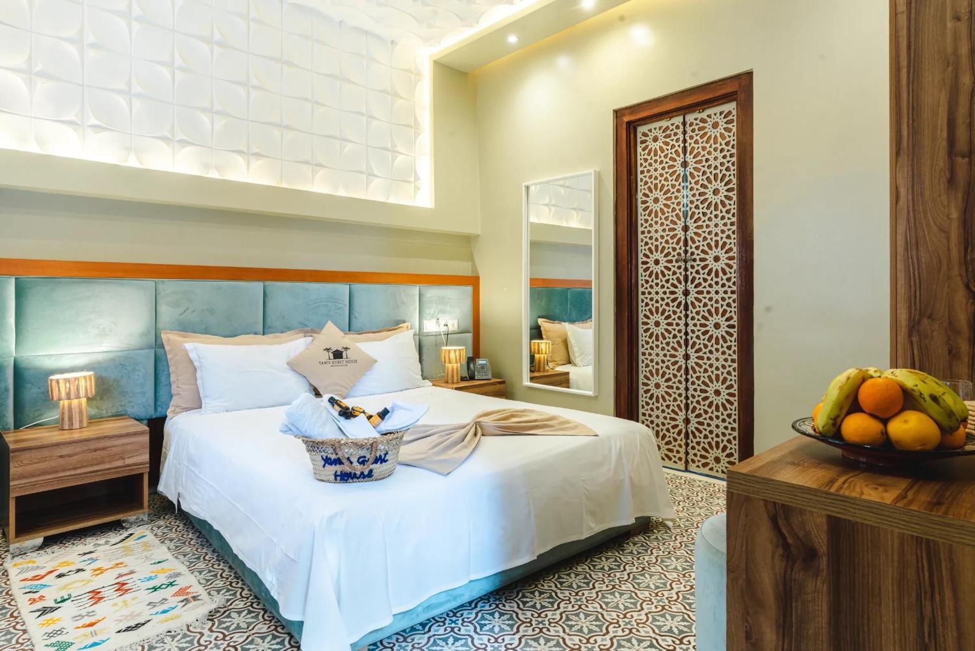 Yanis Guest house *