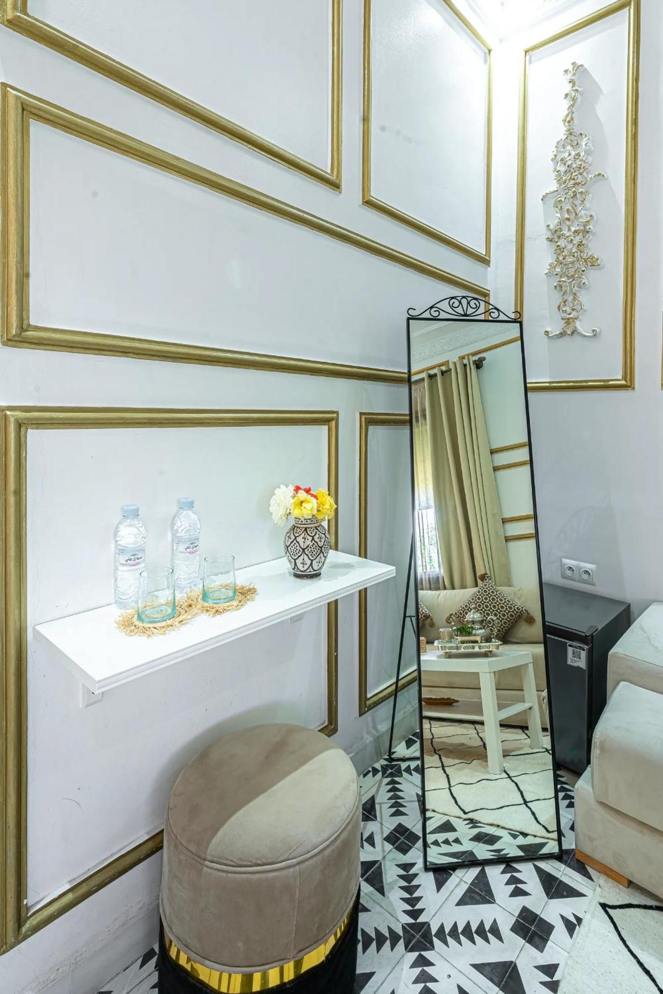 Yanis Guest house *