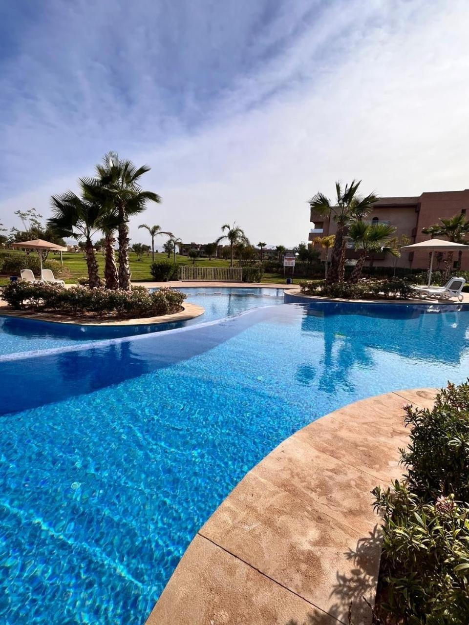 Family Horizon With Pool & Mountain Apartment *