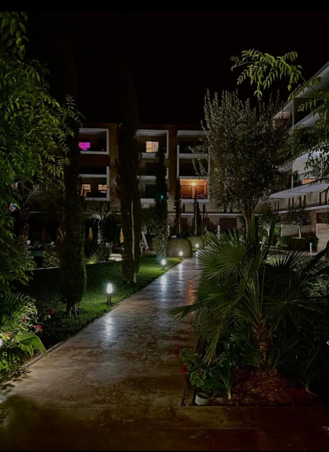 Bel A Marrakech Dans La Pearl Garden Avec Piscine Situee Sur La Route De Casablanca Sa Grande Terrasse A Splendide Vue Sur La Et Les Montagnes De L'atlas A Quelques Minutes Du Centre Et Du Grand Stade De Marrakec * Marraquexe