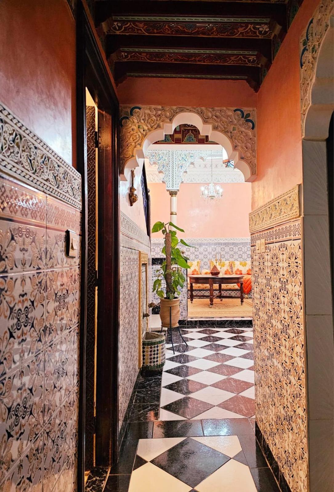 Yazuinaa Riad *