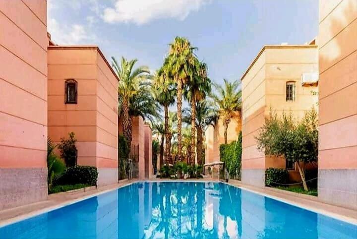 Riad Yazuinaa *