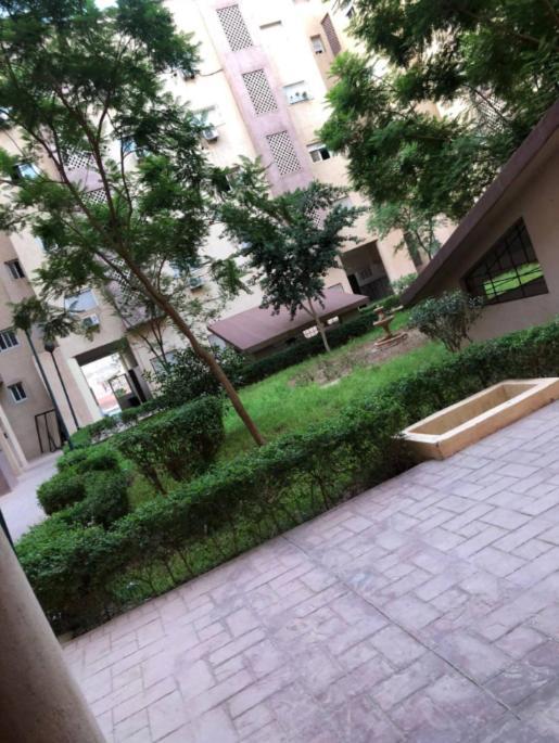 En Apartment *