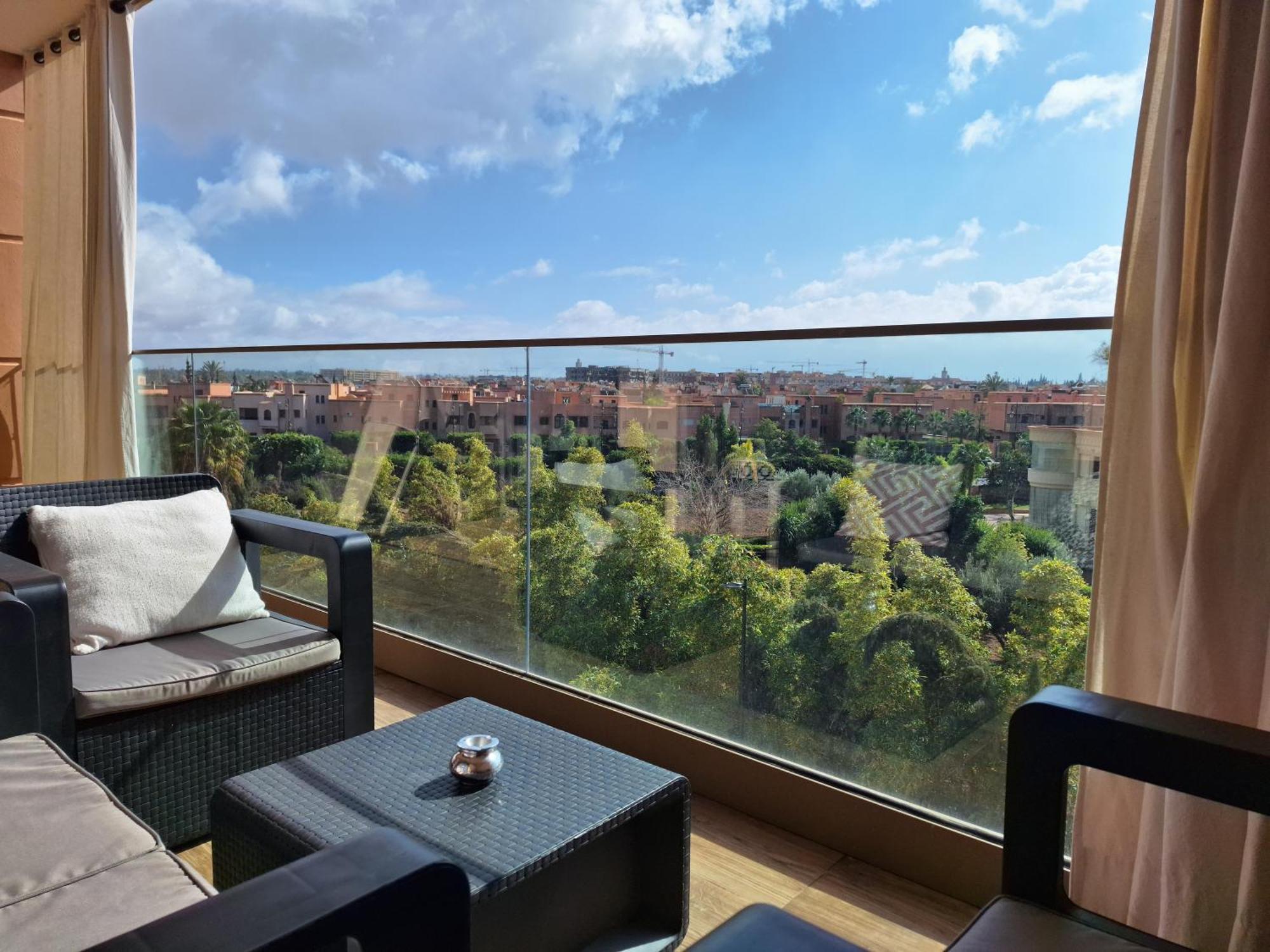 Bel A Marrakech Dans La Pearl Garden Avec Piscine Situee Sur La Route De Casablanca Sa Grande Terrasse A Splendide Vue Sur La Et Les Montagnes De L'atlas A Quelques Minutes Du Centre Et Du Grand Stade De Marrakec Apartamento