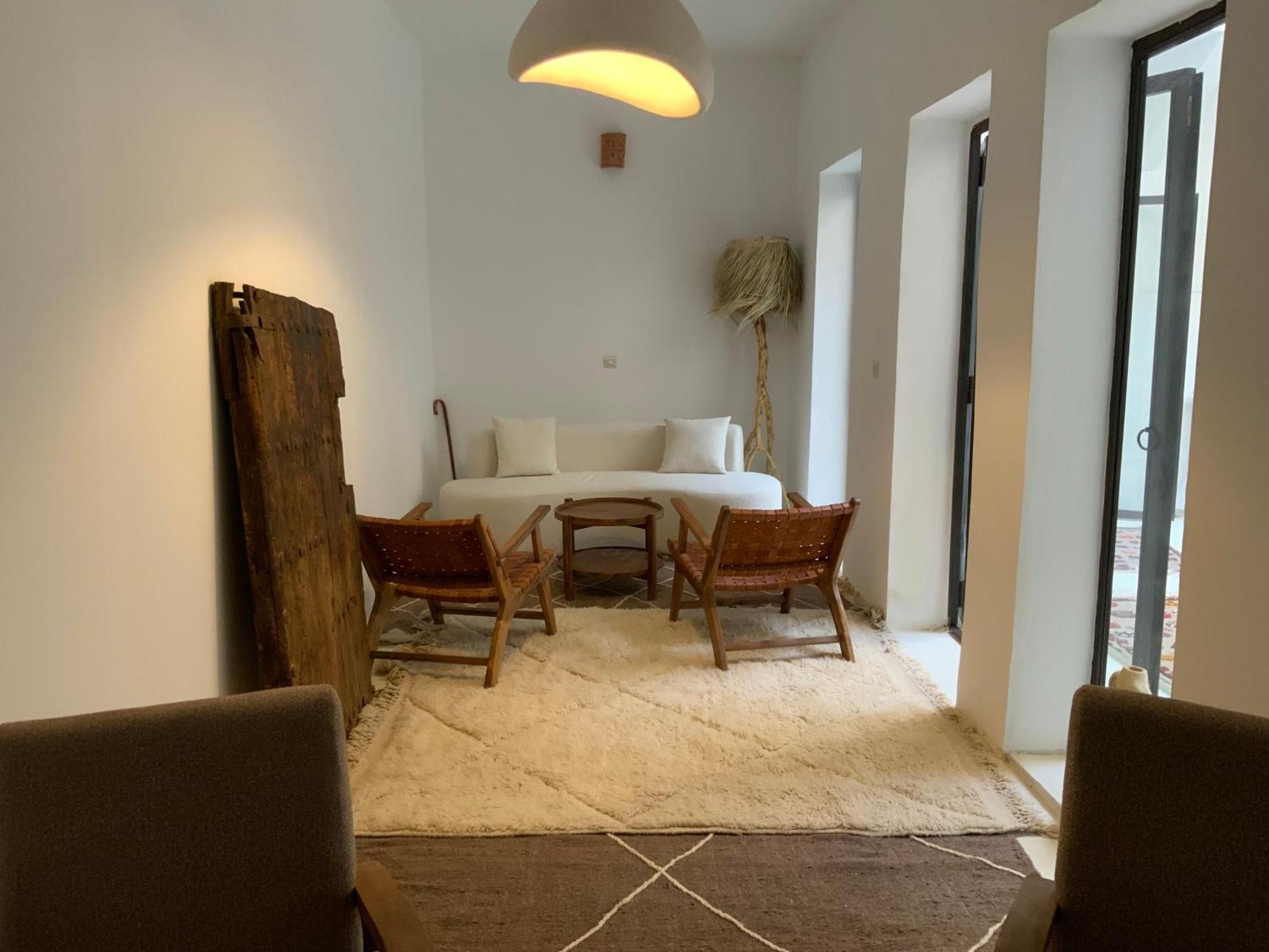 24 Guest house *