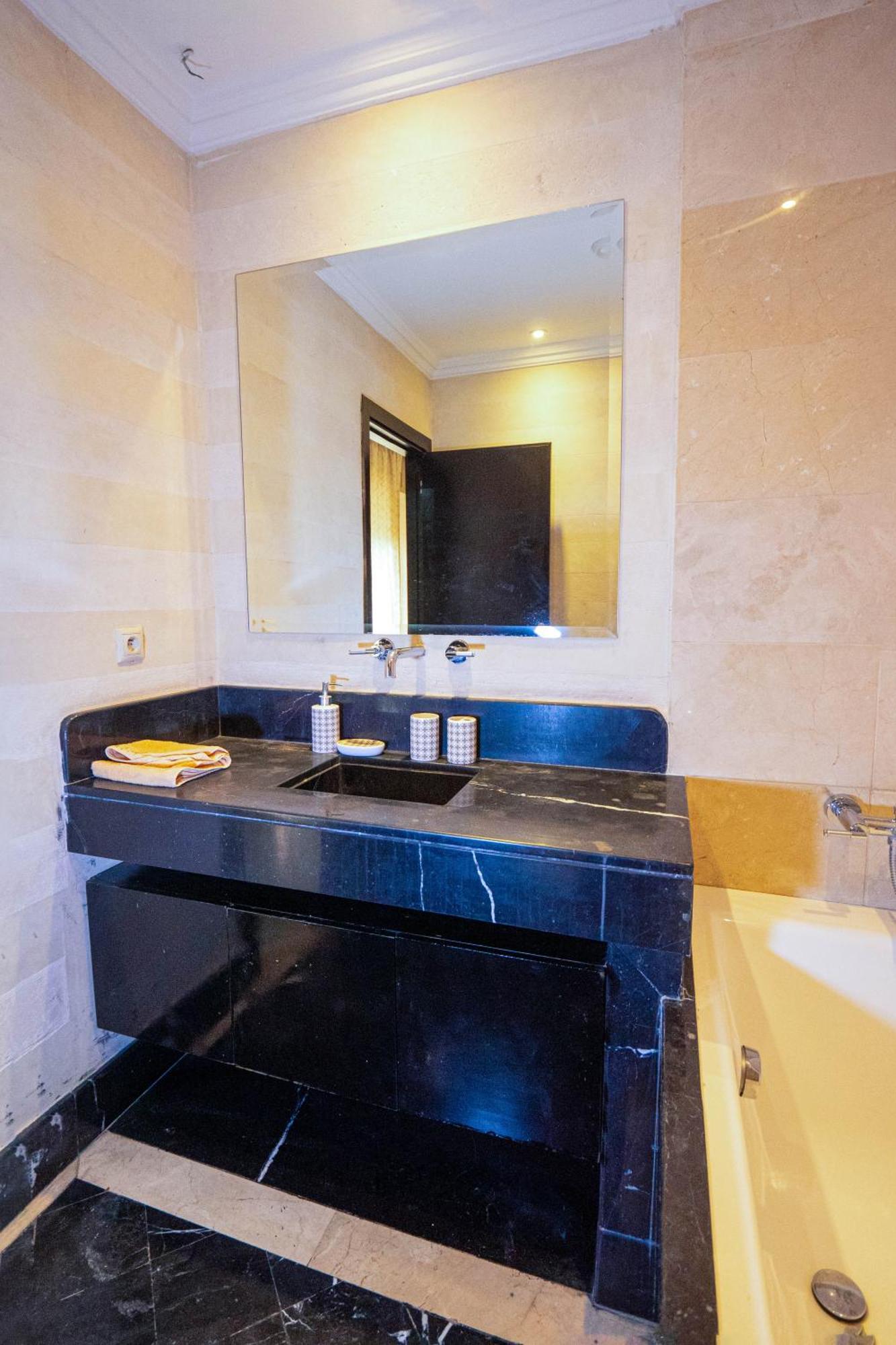 Location, Elegance, View & Comfort Apartment *