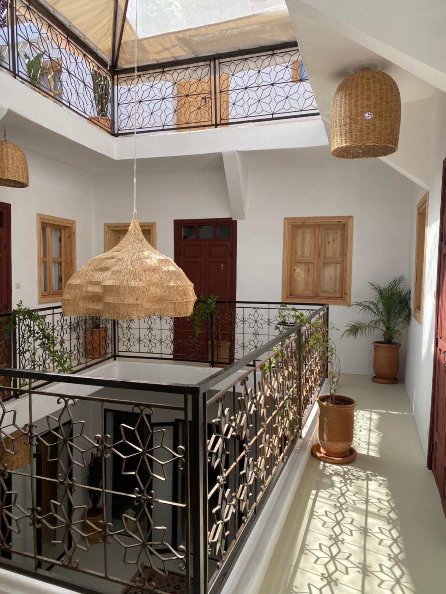 24 Guest house *