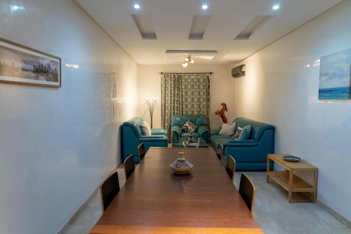 Two Bed Luxury Appt With Air Conditioning Parking And Pool Apartment *