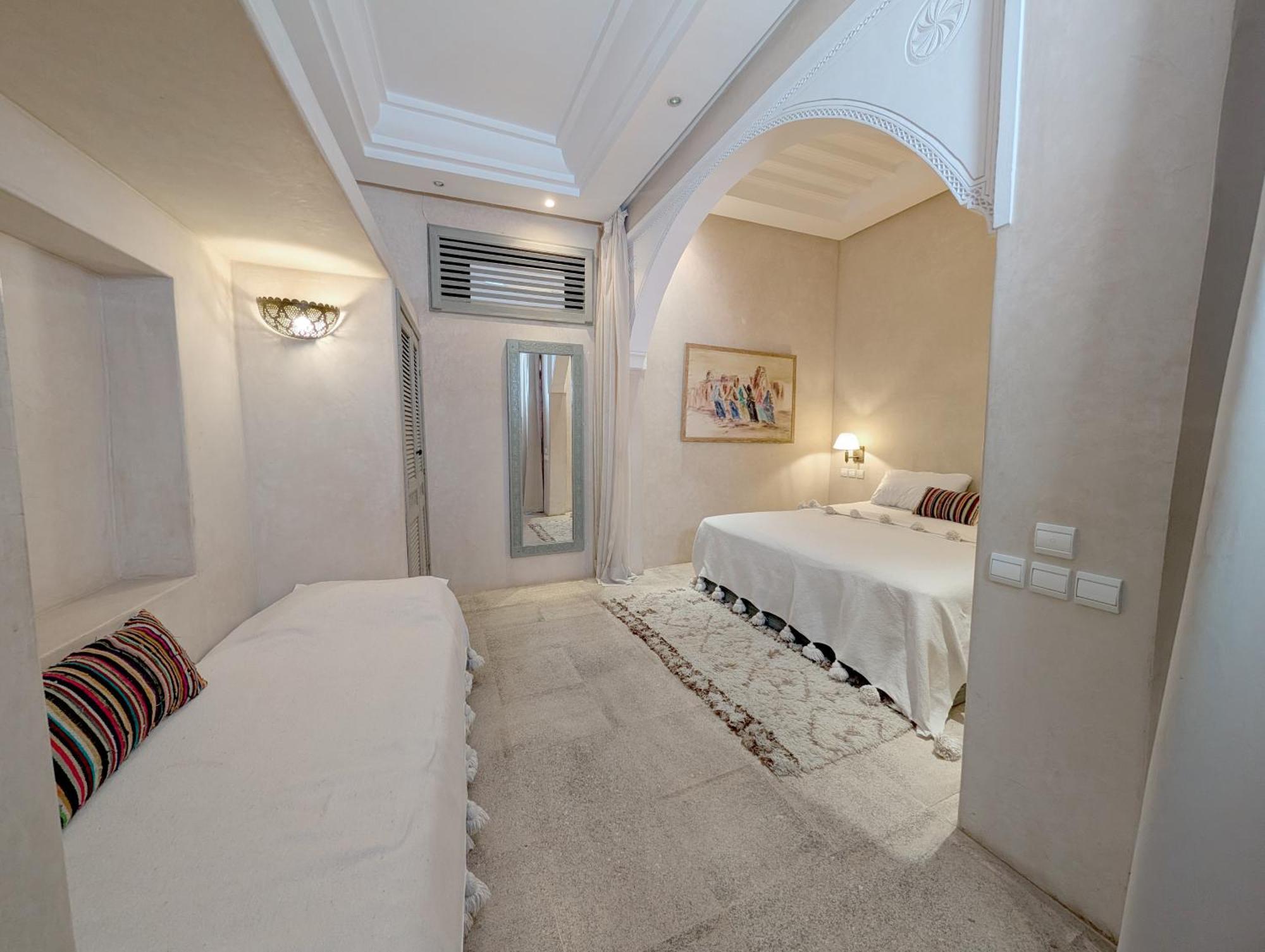 Slitine & Riad 4*
