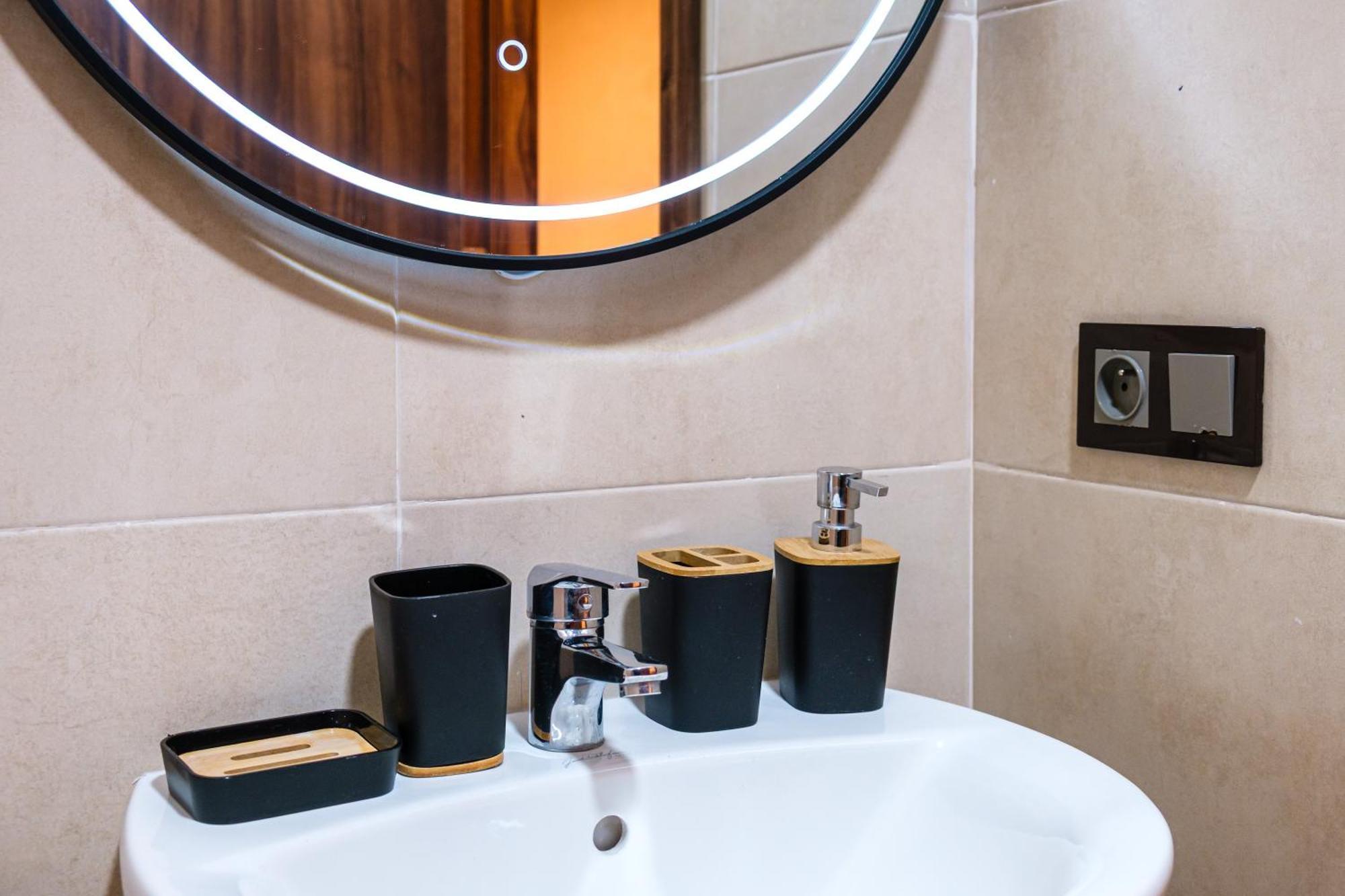 New! Modern Appart, Parking , Piscine & Fiber Wifi Gueliz Centre Apartment