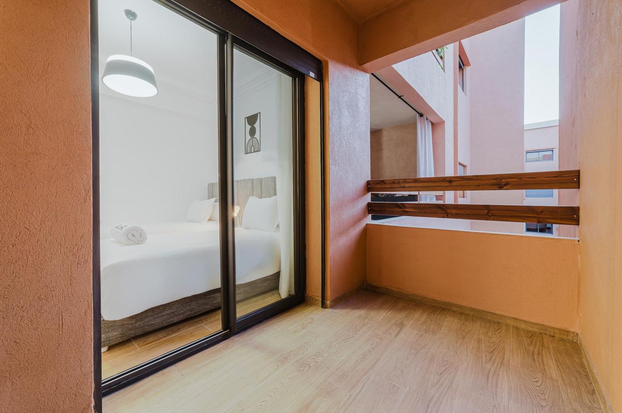 Apartment New! Modern Appart, Parking , Piscine & Fiber Wifi Gueliz Centre *