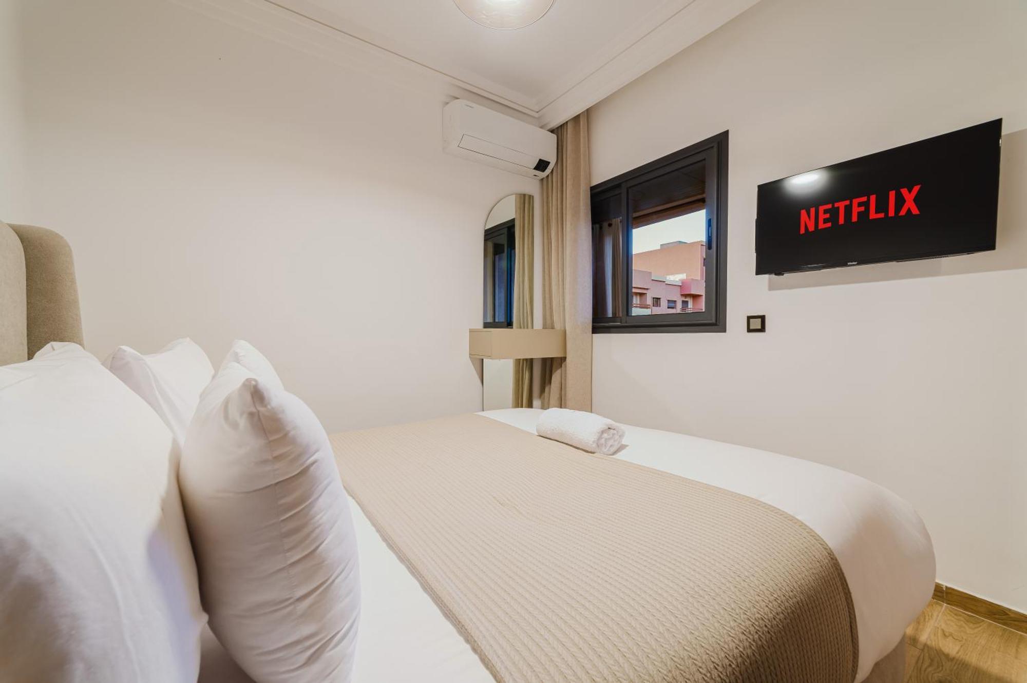 New! Modern Appart, Parking , Piscine & Fiber Wifi Gueliz Centre Apartment *
