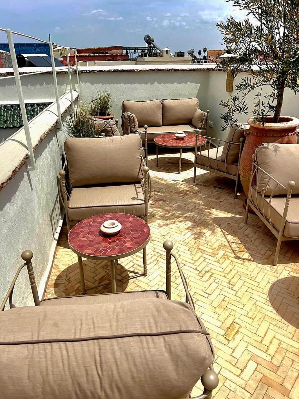 Le Singe Rose Bed & Breakfast