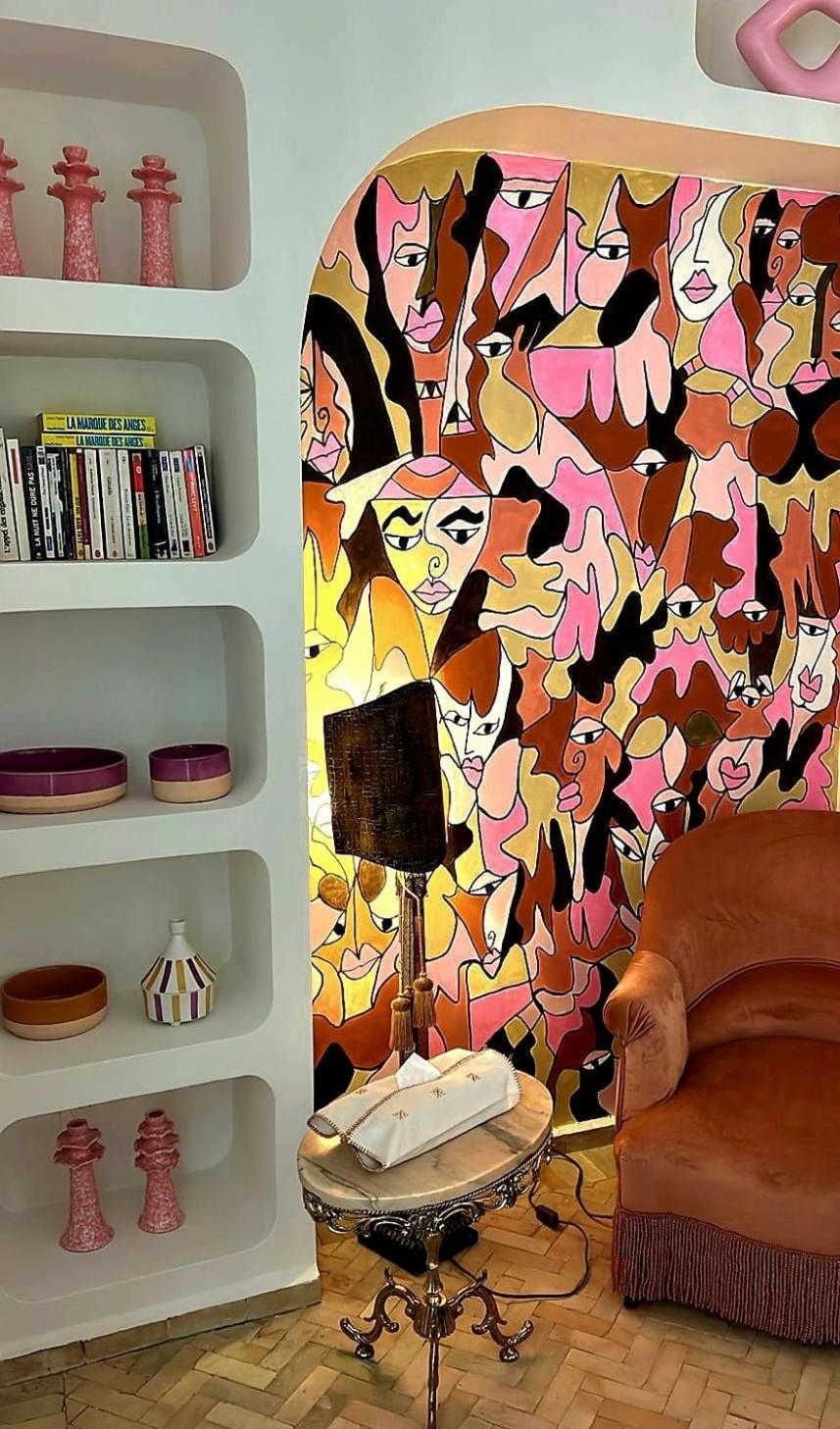 Le Singe Rose Bed & Breakfast *