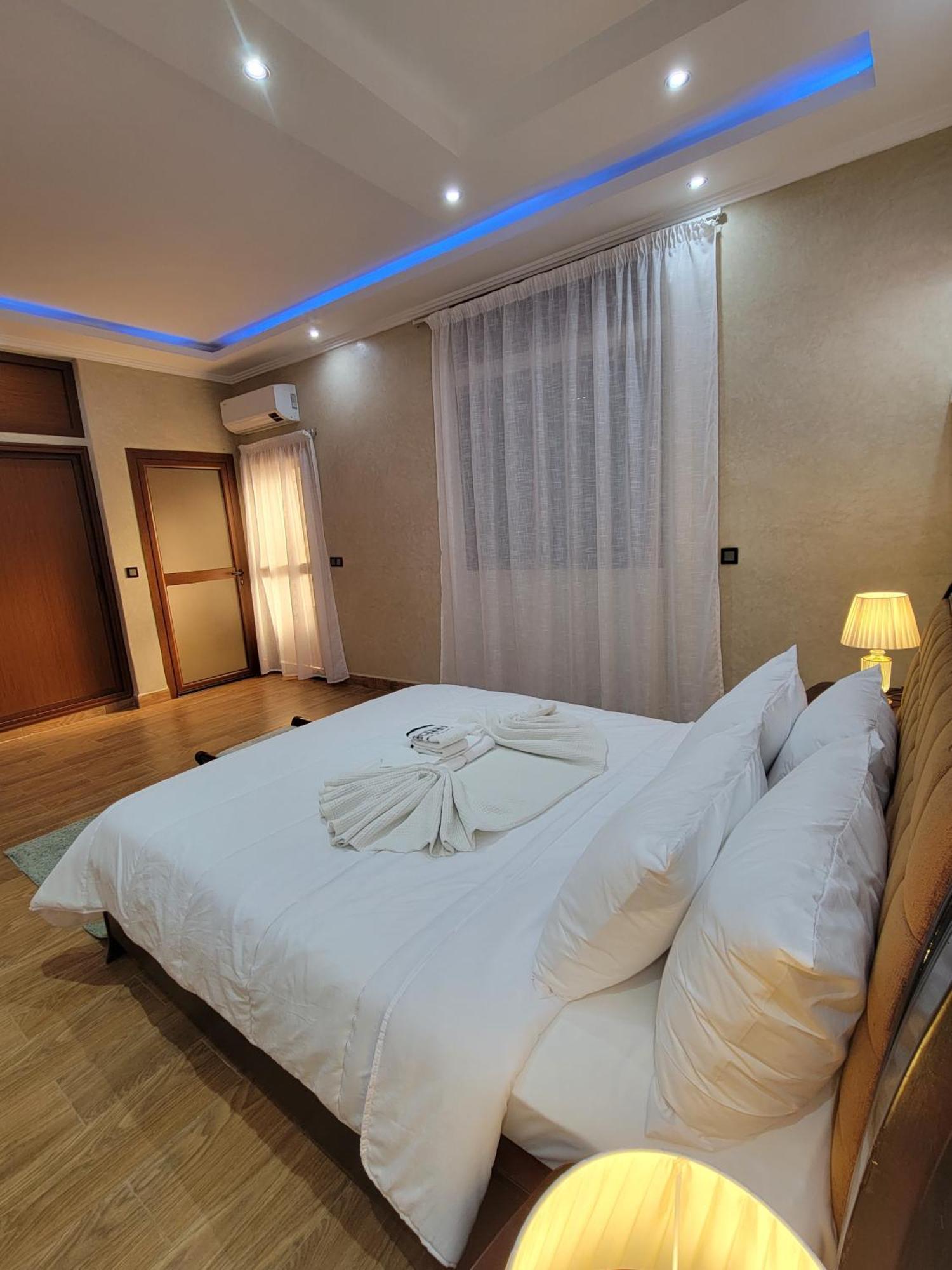 Villa Marrakech Rimass - 7 Chambres Dont 6 Suites Luxe, Piscine Privee & Jardins