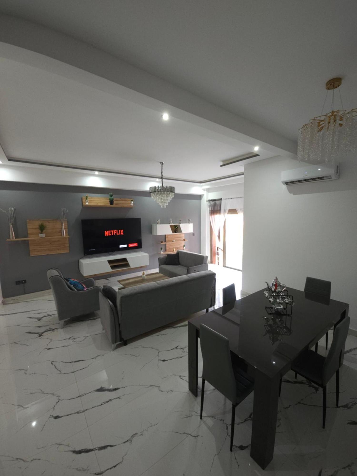 Apartment Dreamland *