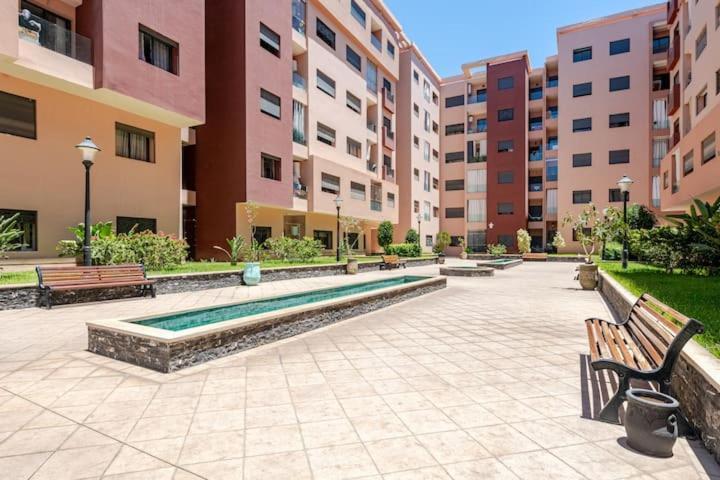 Appartement Center Flat With 2 Pools