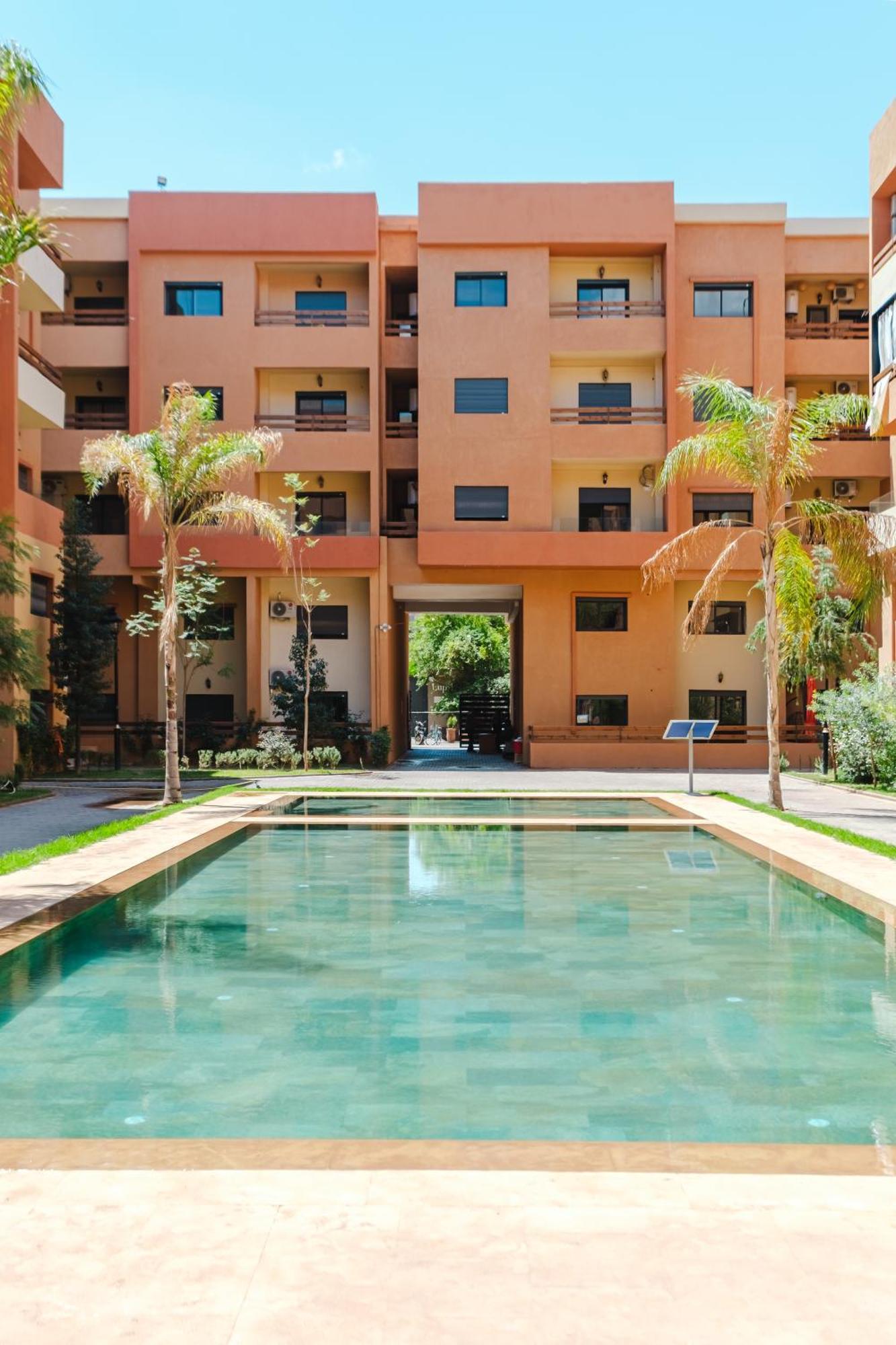 Confortable & Tres Bien Note - Vue Piscine, Proche M Avenue, Piscine, Fibre Optique, Parking