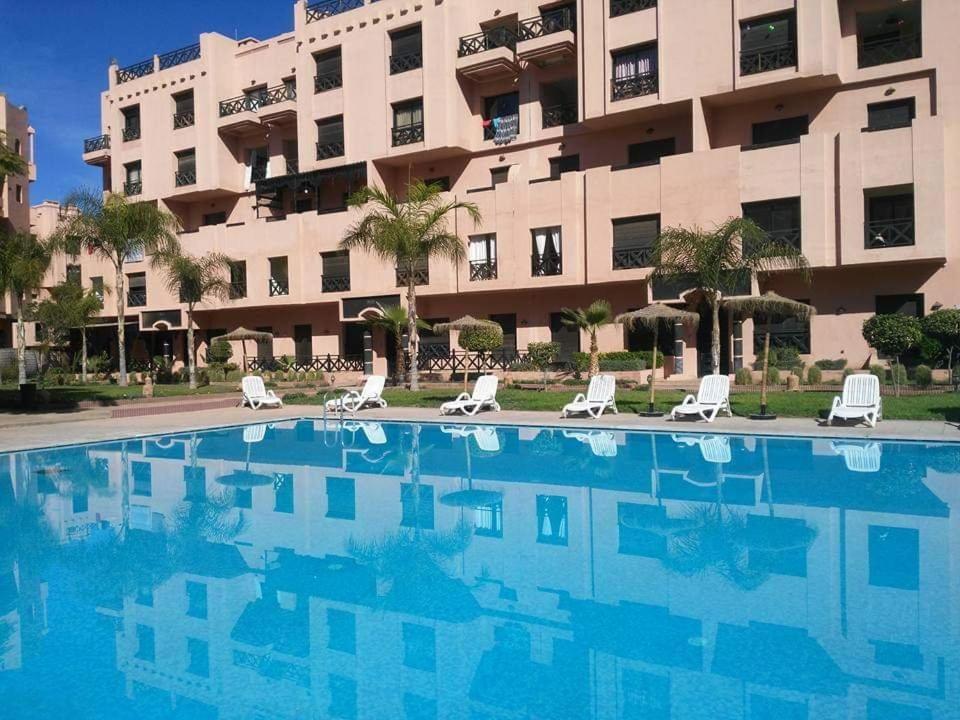 Apartment Luxury Premium With 5 Pools And Garden